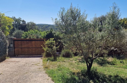 Bollene House | Relaxing Gite Neuf with Spa and Scenic Views Await