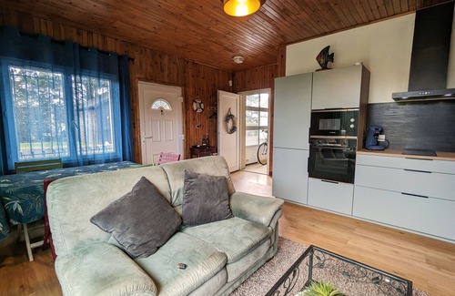 Niherne Cottage | Gite Niherne: Spacious Retreat with Pool and Pet-Friendly Stay