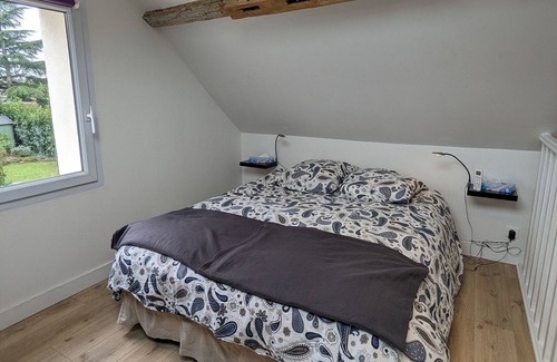 Olivet Cottage | Cozy Gite Olivet: Family Studio with Spa and Kitchen Amenities