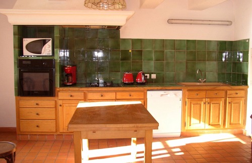 La Tour-d'Aigues House | Tranquil Gite Near Aix en Provence with Lake Views
