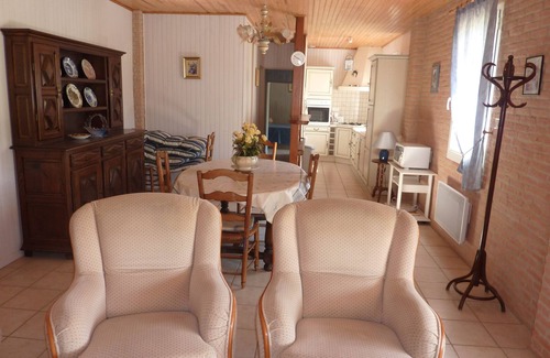 Castelferrus Cottage | Tranquil Gite Surrounded by Nature with Oceanfront Views