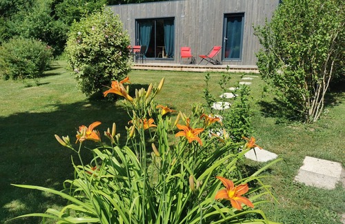 La Collancelle House | Gîte by the 16 Locks: Pool, Spa & Perfect 10/10 Rating