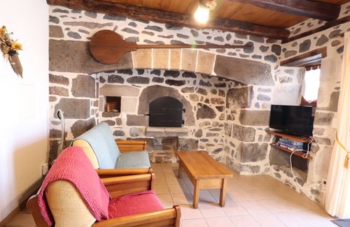 Pailherols Cottage | Cozy Gite Pailherols: Family-Friendly Retreat with Kitchen