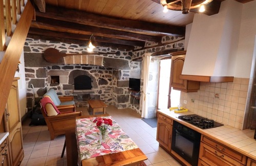 Pailherols Cottage | Cozy Gite Pailherols: Family-Friendly Retreat with Kitchen