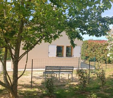 Camelin House | Gite Pak'Home: Cozy Countryside Retreat for Families