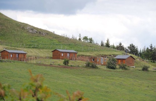 Peyrusse Cottage | Cozy Gite Peyrusse: Family-Friendly with Spa & Breakfast