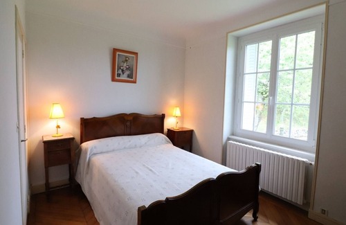 Pierrefort Cottage | Gite Pierrefort: 6 Bedrooms with Spa and Family-Friendly Perks