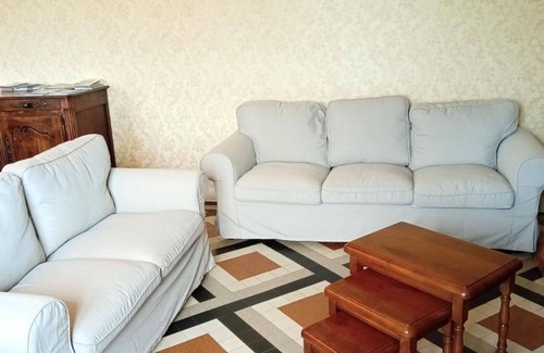 Pierrefort Cottage | Gite Pierrefort: 6 Bedrooms with Spa and Family-Friendly Perks