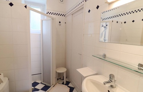 Pierrefort Cottage | Gite Pierrefort: 6 Bedrooms with Spa and Family-Friendly Perks