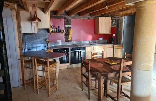 Sarlat-la-Caneda Cottage | Gite Pinta: Bright Retreat Near Town with Family-Friendly Amenities