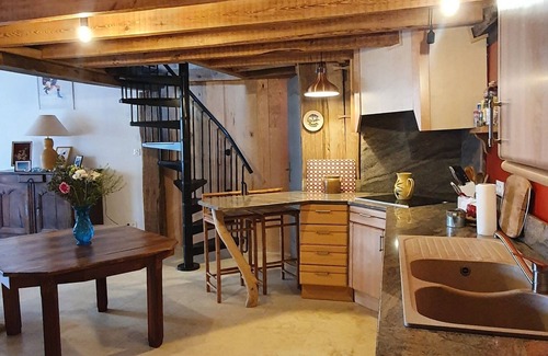 Sarlat-la-Caneda Cottage | Gite Pinta: Bright Retreat Near Town with Family-Friendly Amenities