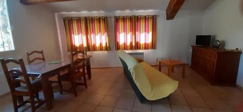 Pezilla-de-Conflent Apartment | Welcoming Gite Place République: Pet-Friendly & Family-Oriented