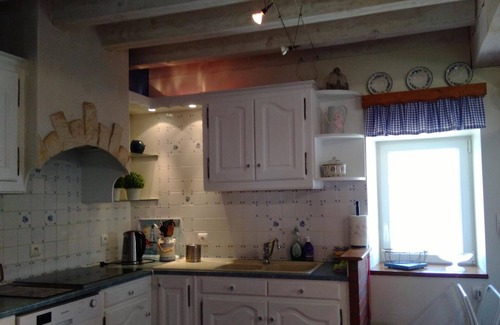Poezat Cottage | Gite Poëzat: Family-Friendly Retreat with Kitchen Amenities