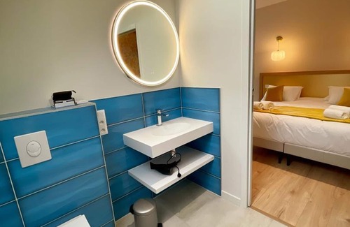 Pont-de-Ruan Cottage | Relaxing Gite Pont-de-Ruan with Pool & Spa for 12 Guests