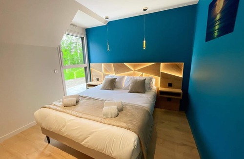 Pont-de-Ruan Cottage | Relaxing Gite Pont-de-Ruan with Pool & Spa for 12 Guests