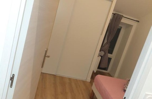 Pont-de-Cheruy Apartment | Convenient Gite Porte de Lyon: Perfect for Families