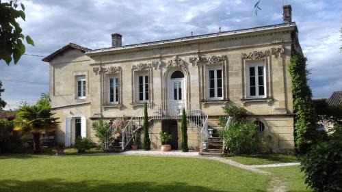 Saint-Loubes House | Beautiful Holiday Homes in Saint-Loubès with Ocean Views