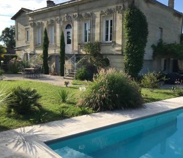 Saint-Loubes House | Beautiful Holiday Homes in Saint-Loubès with Ocean Views