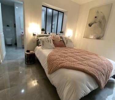 Arles House | Escape to Gite Provençal du Mas Arnaud: Oceanfront Bliss