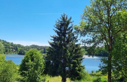 Aydat House | Family-Friendly Gite Puy De Dôme with Oceanfront Views