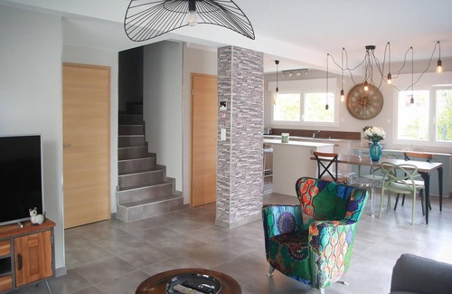 Reguisheim Cottage | Cozy Gite Réguisheim: Family-Friendly Retreat with Kitchen