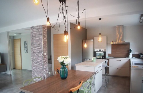 Reguisheim Cottage | Cozy Gite Réguisheim: Family-Friendly Retreat with Kitchen