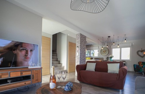 Reguisheim Cottage | Cozy Gite Réguisheim: Family-Friendly Retreat with Kitchen