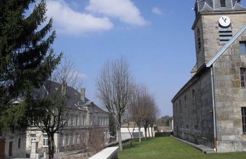 Rarecourt Cottage | Relaxing Getaway at Gite Rarécourt with Spa & Kitchen