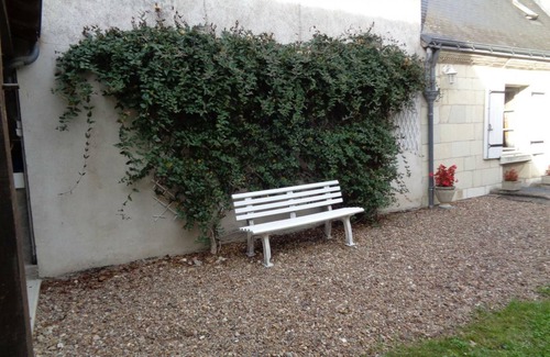 Restigne Cottage | Inviting Gite Restigné: Family-Friendly with Spa Amenities