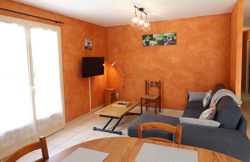 Riom-es-Montagnes Cottage | Comfortable Gite Riom-ès-Montagnes for Families & Pets