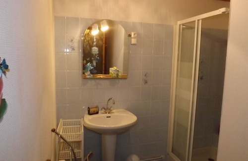 Riom-es-Montagnes Cottage | Cozy Gite Riom-ès-Montagnes with Spa and Family Amenities