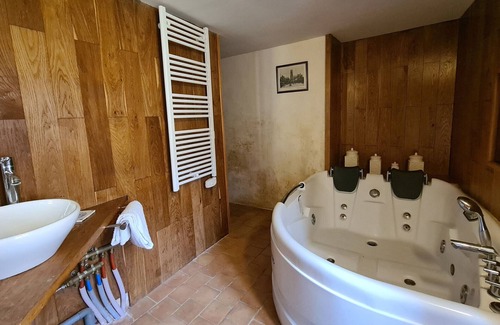 Rivarennes Cottage | Spacious Gite Rivarennes with Pool and Family-Friendly Comfort