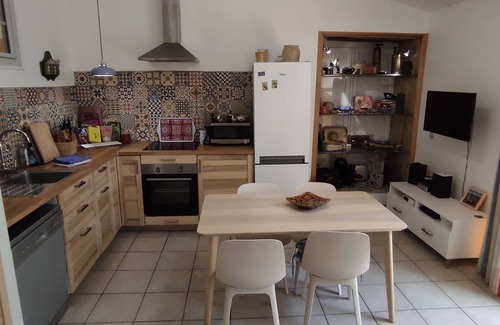 Entrechaux Apartment | Gîte Romarin: Relax Amidst Vineyards & Olive Groves