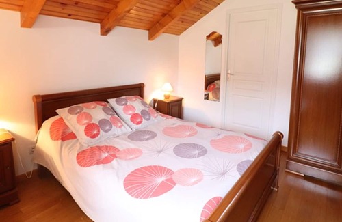 Roumegoux Cottage | Cozy Gite Roumégoux: Perfect for Couples with Kitchen Access