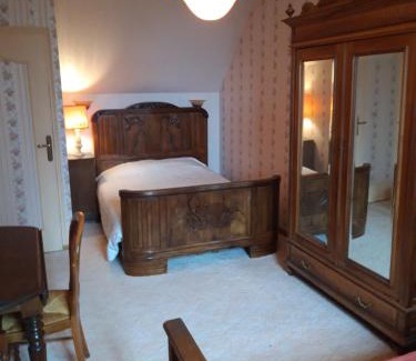 Vervialle House | Cozy Maison de campagne: Pet-Friendly Retreat for Families