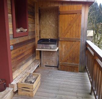 Usillon House | Discover Gite Rural Les Combes: Family-Friendly Retreat