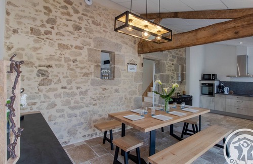 Torfou Cottage | Gite Sèvremoine: Family-Friendly Retreat with Spa & Breakfast