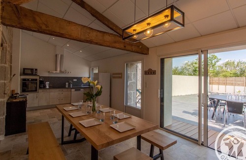 Torfou Cottage | Gite Sèvremoine: Family-Friendly Retreat with Spa & Breakfast