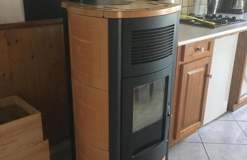 Saint-Etienne-de-Chomeil Cottage | Ideal Getaway at Gite Saint-Étienne-de-Chomeil for 4