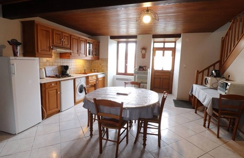 Saint-Etienne-de-Chomeil Cottage | Ideal Getaway at Gite Saint-Étienne-de-Chomeil for 4