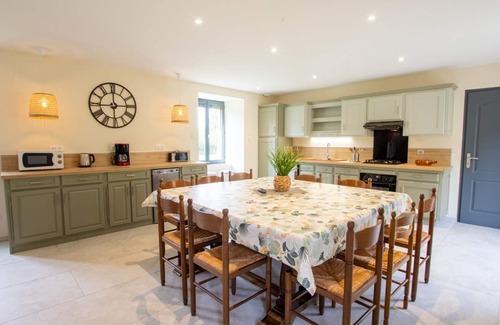 Saint-Crepin-et-Carlucet Cottage | Family-Friendly Gite Saint-Crépin-et-Carlucet with Pool