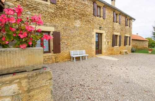 Saint-Crepin-et-Carlucet Cottage | Gite Saint-Crépin-et-Carlucet: Ideal for Families & Pets
