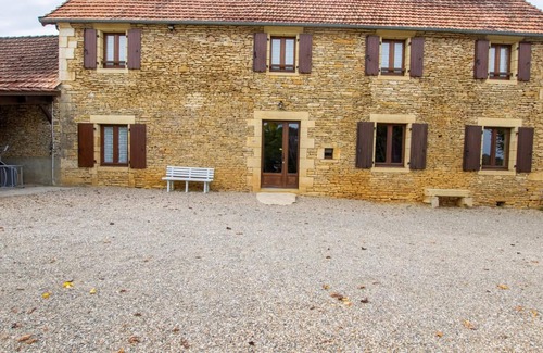 Saint-Crepin-et-Carlucet Cottage | Gite Saint-Crépin-et-Carlucet: Ideal for Families & Pets