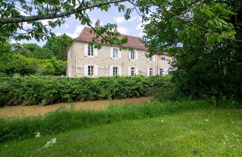 Saint-Medard-d'Excideuil Cottage | Explore Gite Saint-Médard-d'Excideuil for 12 Guests