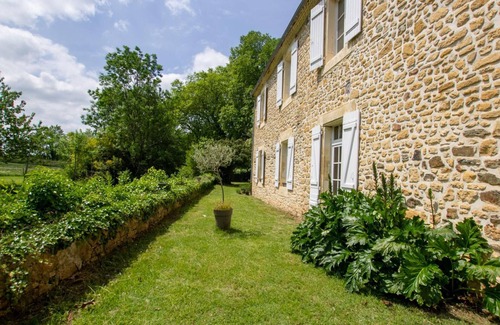 Saint-Medard-d'Excideuil Cottage | Explore Gite Saint-Médard-d'Excideuil for 12 Guests