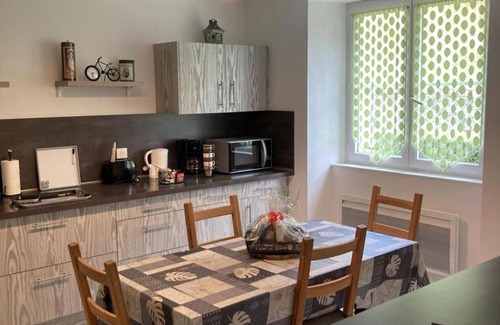 Saint-Etienne-Cantales Cottage | Comfortable Gite Saint-Étienne-Cantalès for 6 Guests