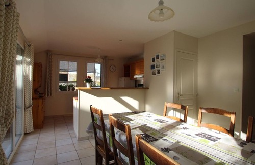 St-Aubin-des-Preaux Cottage | Inviting Gite Saint-Aubin-des-Préaux: 4 Bedrooms & Spa