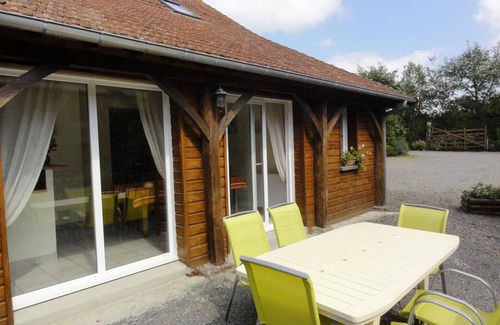 St-Aubin-des-Preaux Cottage | Inviting Gite Saint-Aubin-des-Préaux: 4 Bedrooms & Spa