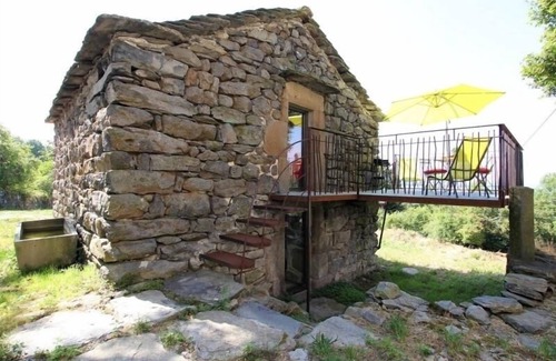 Saint-Julien-Chapteuil Cottage | Pet-Friendly Gite Saint-Julien-Chapteuil for Relaxing Getaway