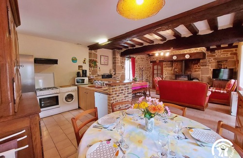Saint-Mars-sur-Colmont Cottage | Inviting Gite Saint-Mars-sur-Colmont with Spa & Breakfast